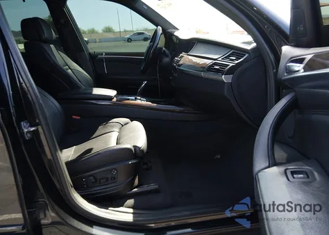 2010 BMW X5 xDrive48I z USA, uszkodzony, nr VIN 5UXFE8C58AL311935